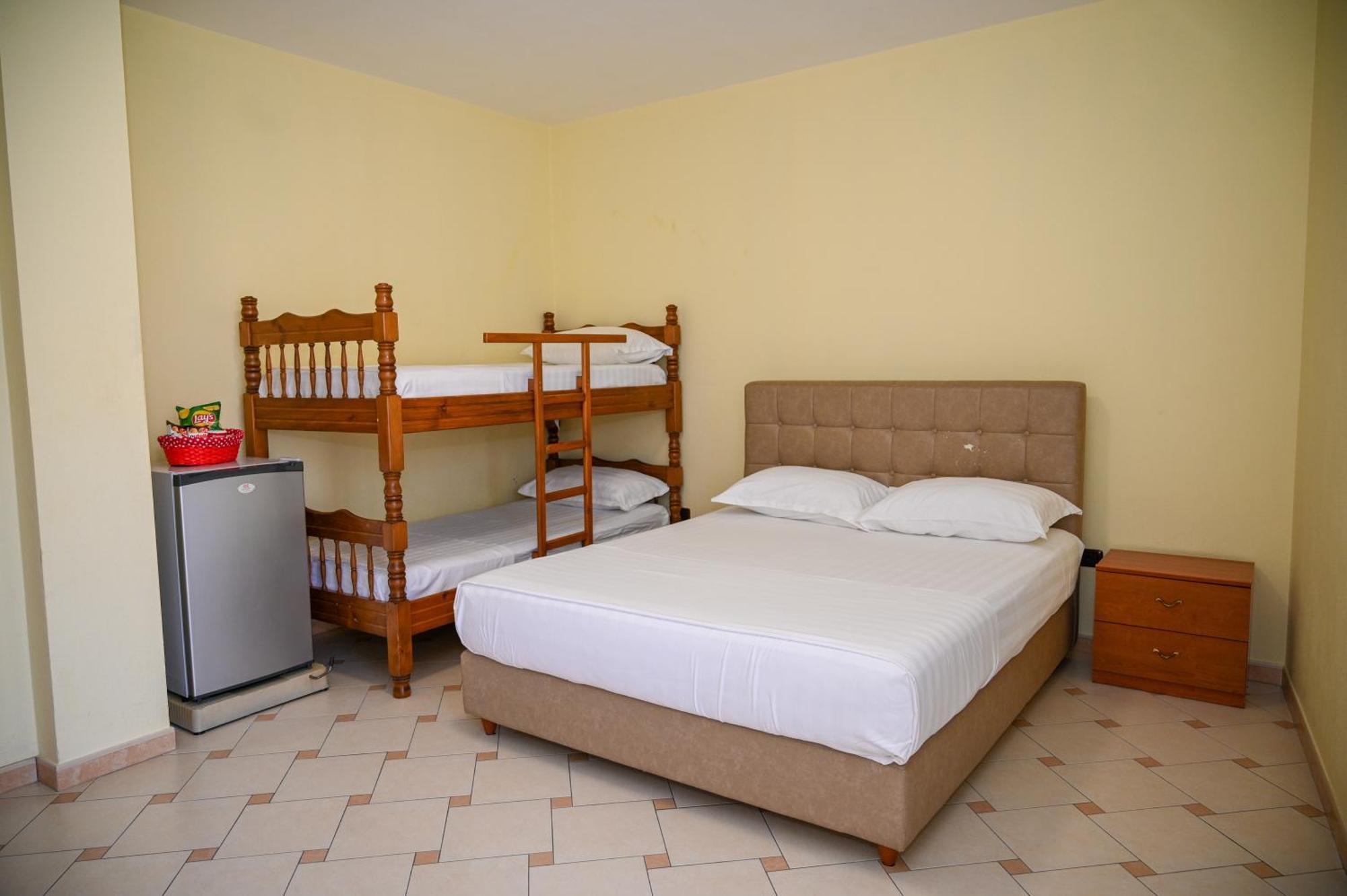 Hotel Vila Emes Durrës 외부 사진