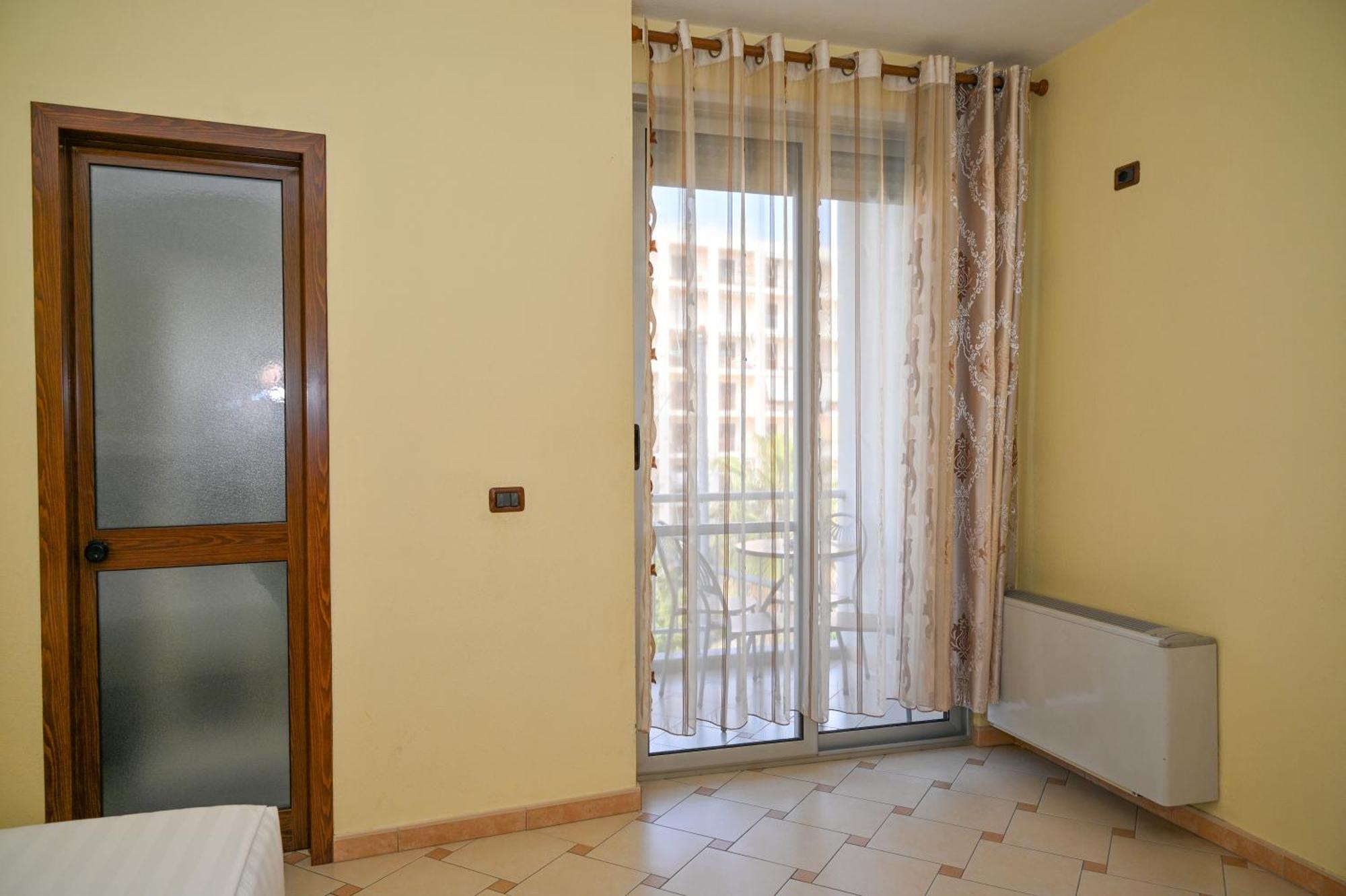 Hotel Vila Emes Durrës 객실 사진