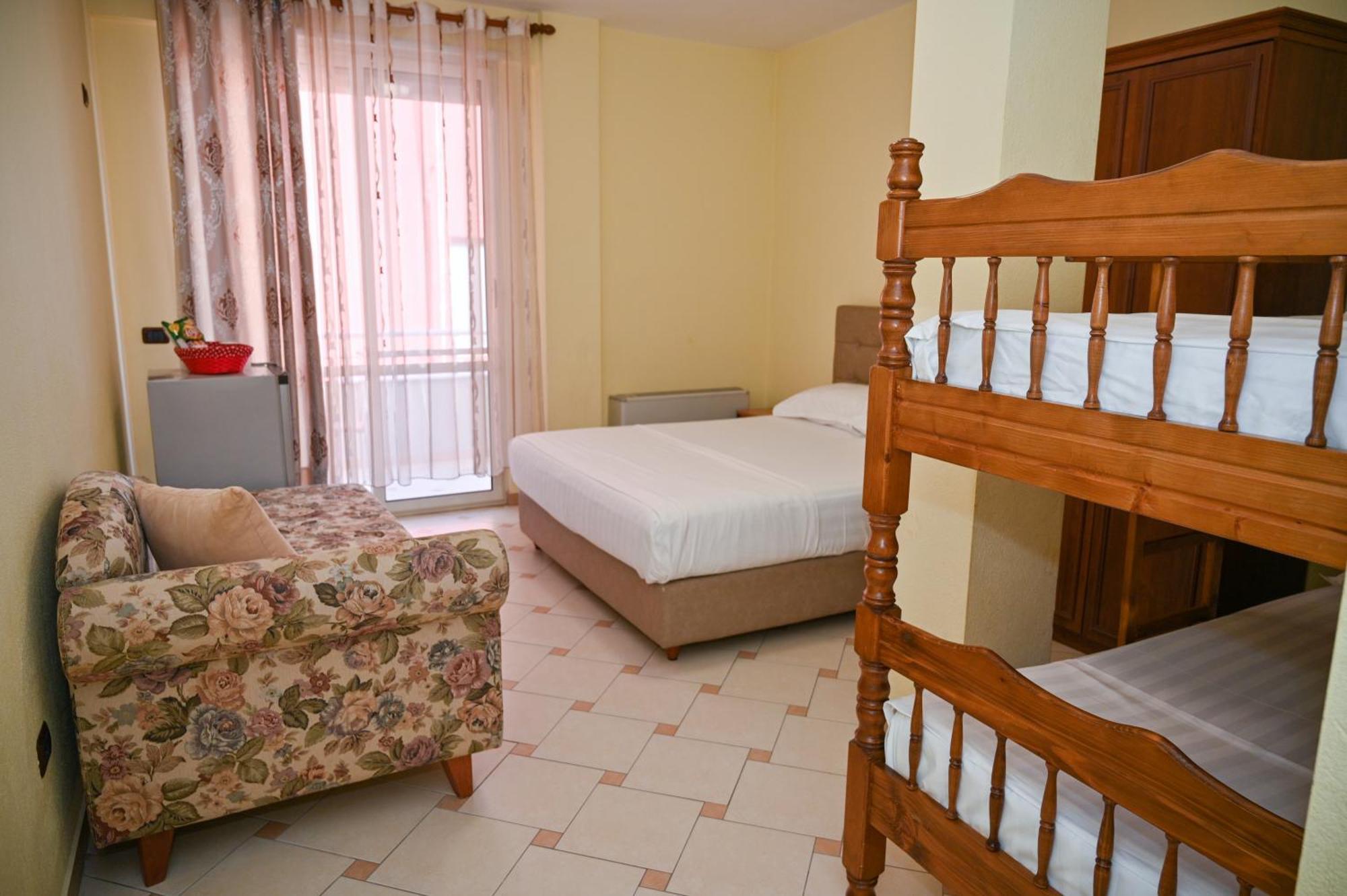 Hotel Vila Emes Durrës 외부 사진