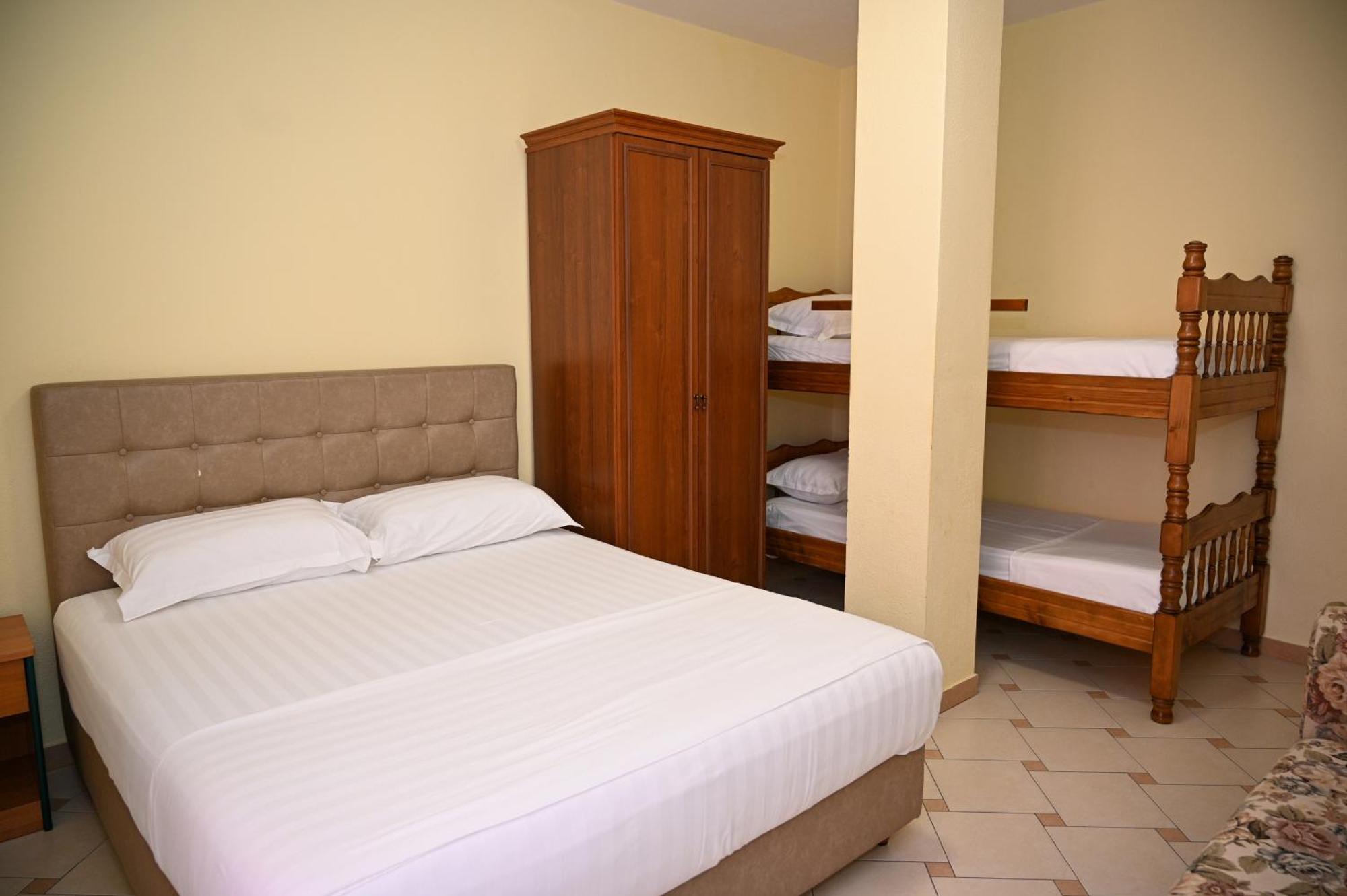 Hotel Vila Emes Durrës 외부 사진
