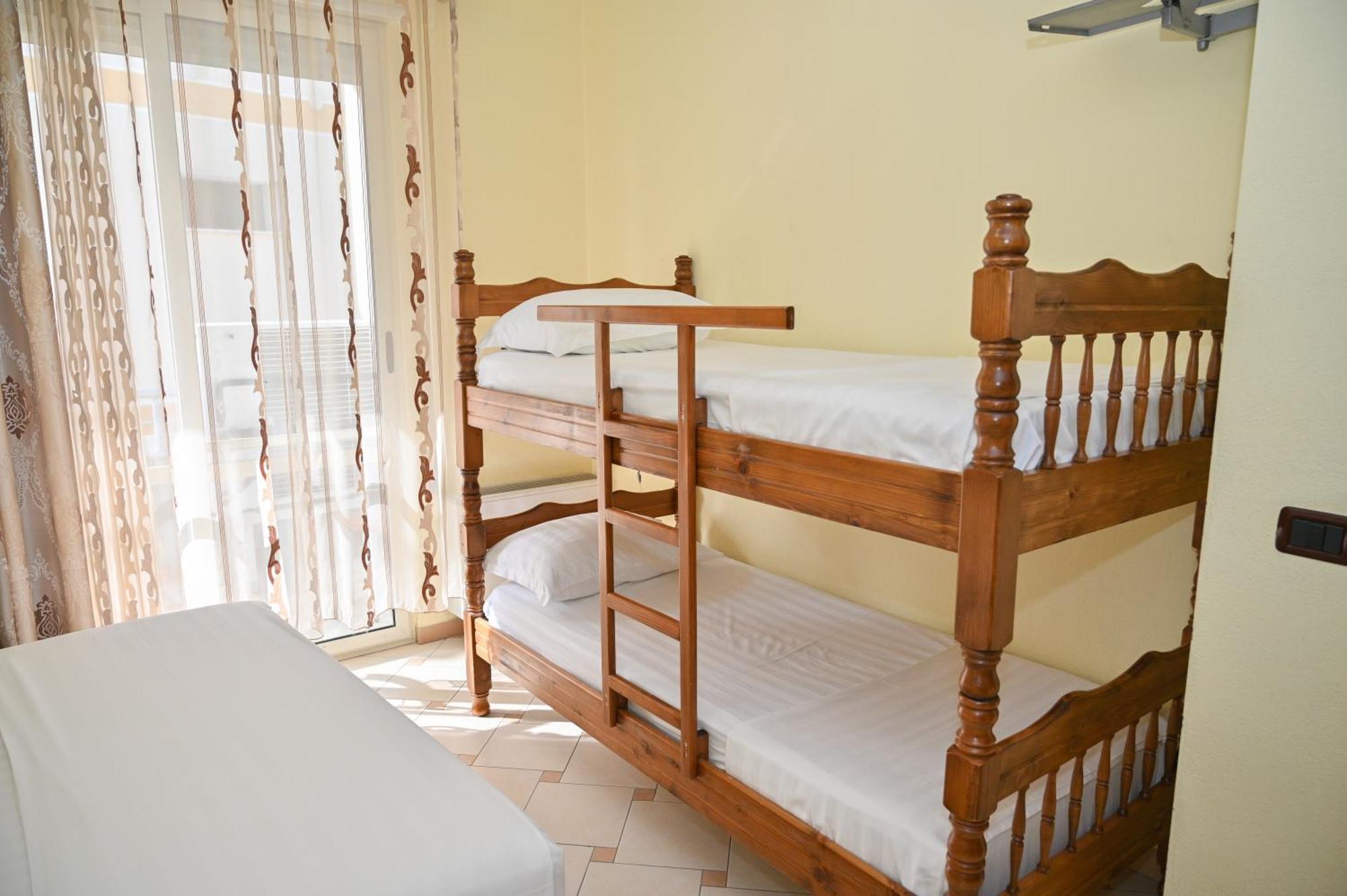 Hotel Vila Emes Durrës 객실 사진