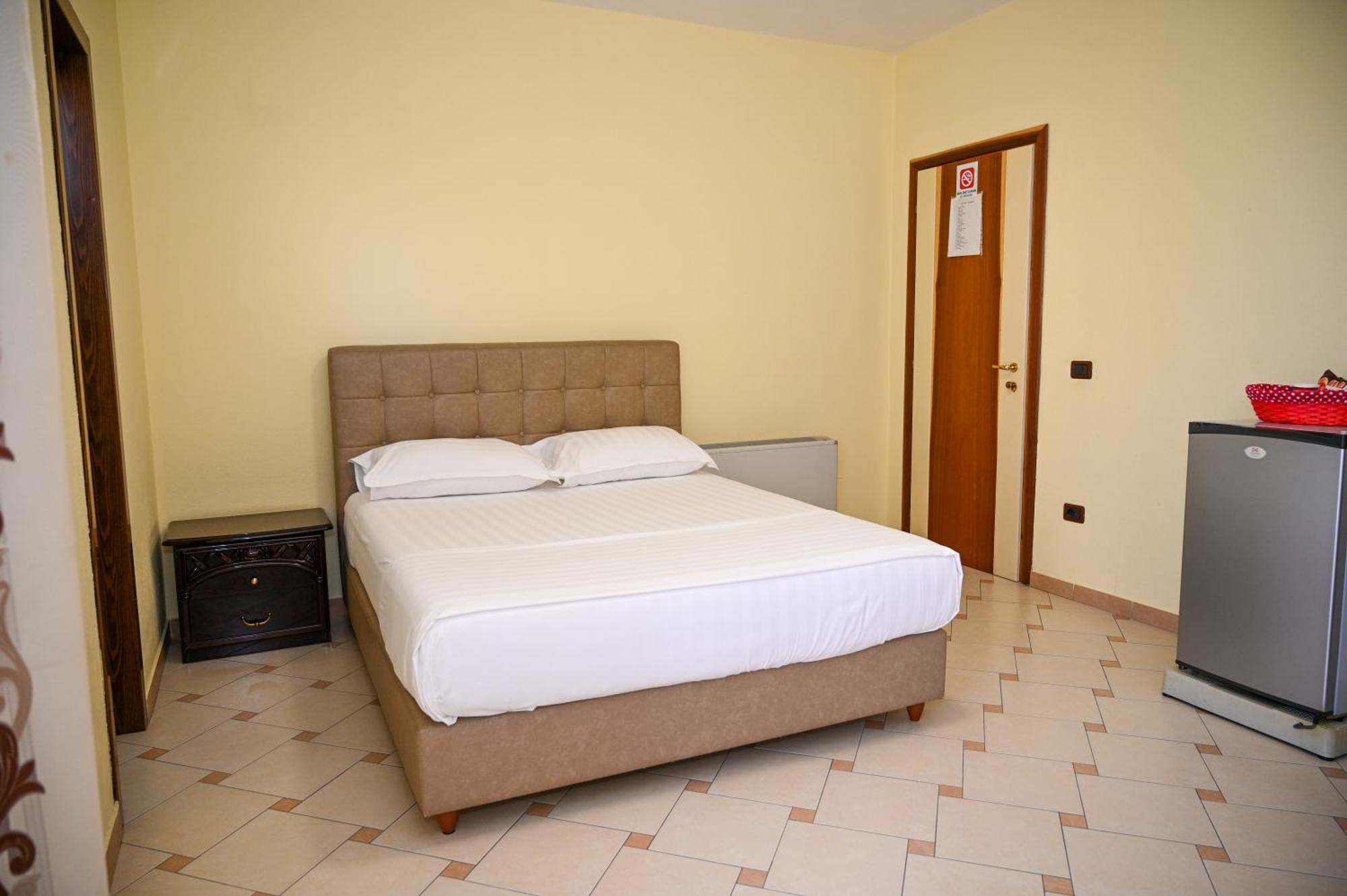 Hotel Vila Emes Durrës 외부 사진
